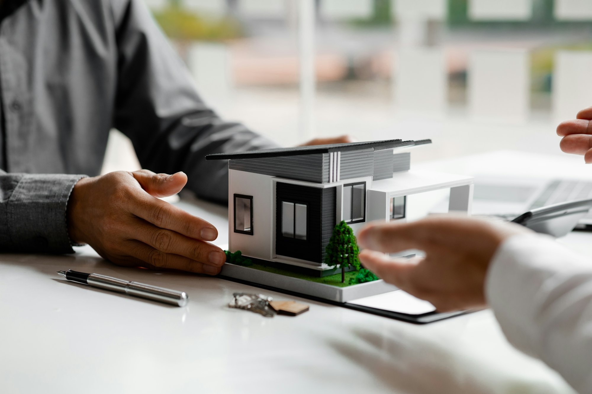 Real estate agents explain models of housing estates in projects.